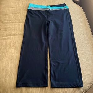 90• Degree sports, yoga cropped pants.